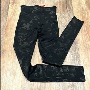 SPANX - Black Camo Faux Leather Leggings - XS